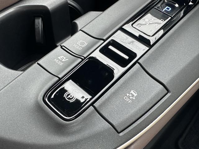 クラウンクロスオーバー Ｇアドバンスド・レザーパッケージ　純正ナビゲーション　パノラマカメラ　ＥＴＣ　スマートキー　ＬＥＤヘッドライト　フルオートエアコン　シートヒーター＆ベンチレーション　パワーシート　パワーバックドア　ＡＣ１００Ｖ電源　革巻きハンドル（25枚目）