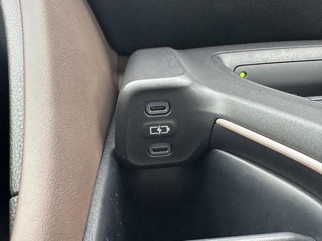 クラウンクロスオーバー Ｇアドバンスド・レザーパッケージ　純正ナビゲーション　パノラマカメラ　ＥＴＣ　スマートキー　ＬＥＤヘッドライト　フルオートエアコン　シートヒーター＆ベンチレーション　パワーシート　パワーバックドア　ＡＣ１００Ｖ電源　革巻きハンドル（26枚目）