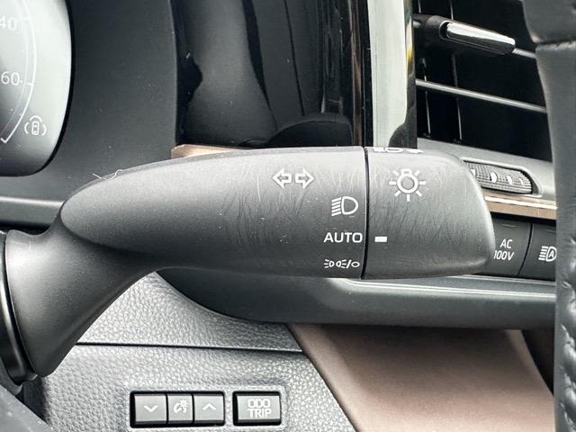 クラウンクロスオーバー Ｇアドバンスド・レザーパッケージ　純正ナビゲーション　パノラマカメラ　ＥＴＣ　スマートキー　ＬＥＤヘッドライト　フルオートエアコン　シートヒーター＆ベンチレーション　パワーシート　パワーバックドア　ＡＣ１００Ｖ電源　革巻きハンドル（32枚目）