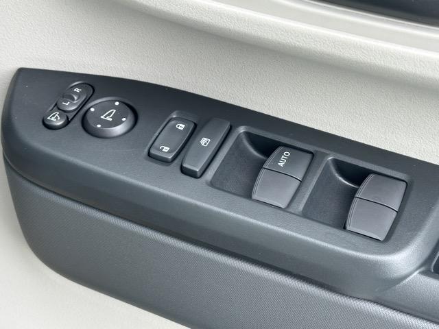 N-BOX ベースグレード コンフォートパッケージ/パワースライドドア・リアセンターアームレスト・シートバックテーブル・オートリトラミラー ホンダセンシング フルLEDヘッドライト 運転席&助手席シートヒーター 液晶メーター(17枚目)