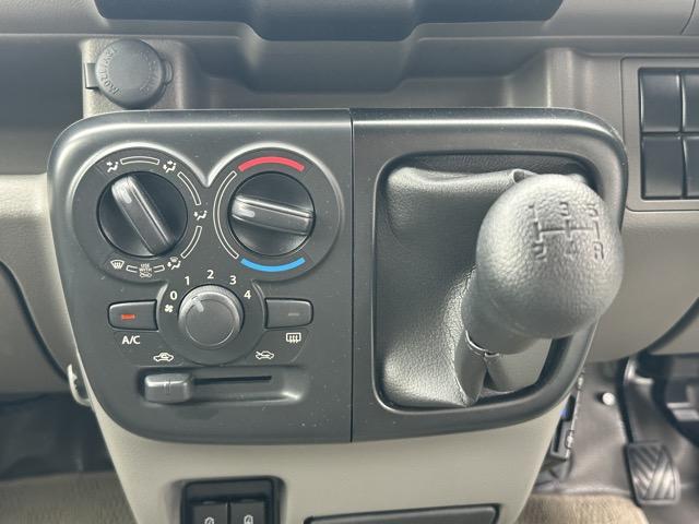 エブリイ PAリミテッド 5MT 純正ラジオ ETC キーレス 両側スライドドア 前側パワーウィンドー USB充電ソケット エアコン パワステ(20枚目)