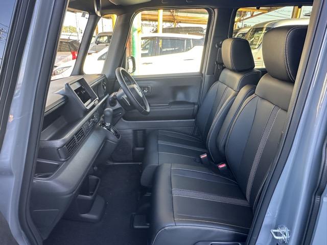 N-BOXカスタム ターボコーディネートスタイル フォグランプ スマートキー LEDヘッドライト 両側パワースライドドア フルオートエアコン シートヒーター ロールサンシェード シートバックテーブル 革巻きハンドル USB充電ソケット 届出済未使用車(6枚目)