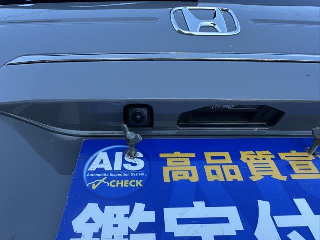 N-BOXカスタム ターボコーディネートスタイル フォグランプ スマートキー LEDヘッドライト 両側パワースライドドア フルオートエアコン シートヒーター ロールサンシェード シートバックテーブル 革巻きハンドル USB充電ソケット 届出済未使用車(12枚目)