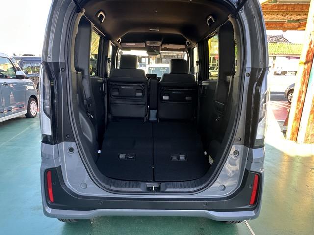 N-BOXカスタム ターボコーディネートスタイル フォグランプ スマートキー LEDヘッドライト 両側パワースライドドア フルオートエアコン シートヒーター ロールサンシェード シートバックテーブル 革巻きハンドル USB充電ソケット 届出済未使用車(14枚目)