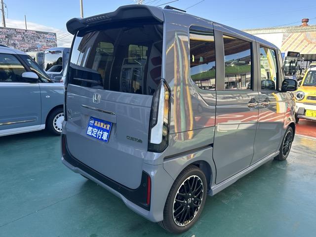 N-BOXカスタム ターボコーディネートスタイル フォグランプ スマートキー LEDヘッドライト 両側パワースライドドア フルオートエアコン シートヒーター ロールサンシェード シートバックテーブル 革巻きハンドル USB充電ソケット 届出済未使用車(15枚目)