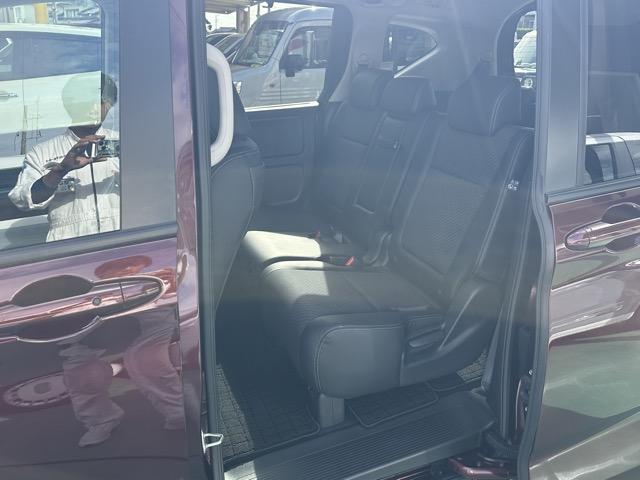 フリードハイブリッド ハイブリッド・G 7人乗り 純正ナビ(VXM-247VFNi)・バックモニター・ETC付 Sパッケージ ホンダセンシング LEDヘッドランプ 両側パワースライドドア 本革巻ステアリング ロールサンシェード スマートキー(7枚目)