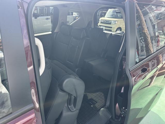 フリードハイブリッド ハイブリッド・G 7人乗り 純正ナビ(VXM-247VFNi)・バックモニター・ETC付 Sパッケージ ホンダセンシング LEDヘッドランプ 両側パワースライドドア 本革巻ステアリング ロールサンシェード スマートキー(11枚目)