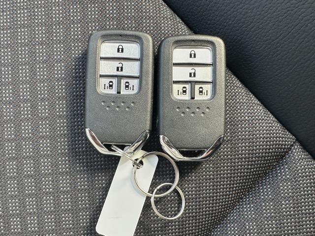 フリードハイブリッド ハイブリッド・G 7人乗り 純正ナビ(VXM-247VFNi)・バックモニター・ETC付 Sパッケージ ホンダセンシング LEDヘッドランプ 両側パワースライドドア 本革巻ステアリング ロールサンシェード スマートキー(33枚目)