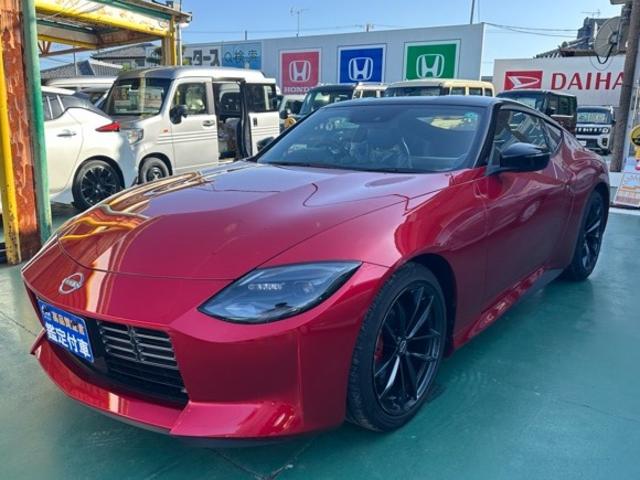 フェアレディZ バージョンST 6MT 内装色/ブルー NissanConnectナビゲーション ETC2.0 LEDヘッドランプ 本革巻ステアリング 3連サブメーター シートヒーター&パワーシート BOSEサウンドシステム(4枚目)