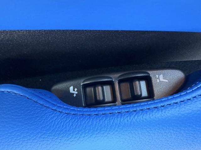 フェアレディZ バージョンST 6MT 内装色/ブルー NissanConnectナビゲーション ETC2.0 LEDヘッドランプ 本革巻ステアリング 3連サブメーター シートヒーター&パワーシート BOSEサウンドシステム(13枚目)