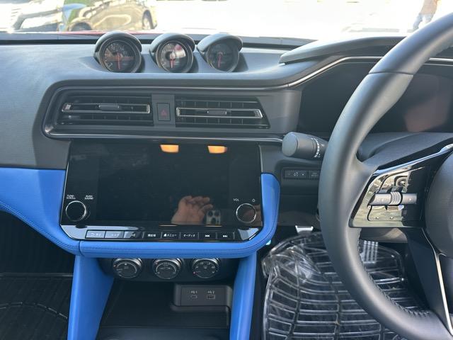フェアレディZ バージョンST 6MT 内装色/ブルー NissanConnectナビゲーション ETC2.0 LEDヘッドランプ 本革巻ステアリング 3連サブメーター シートヒーター&パワーシート BOSEサウンドシステム(14枚目)