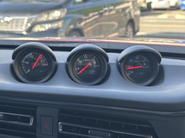 フェアレディZ バージョンST 6MT 内装色/ブルー NissanConnectナビゲーション ETC2.0 LEDヘッドランプ 本革巻ステアリング 3連サブメーター シートヒーター&パワーシート BOSEサウンドシステム(16枚目)