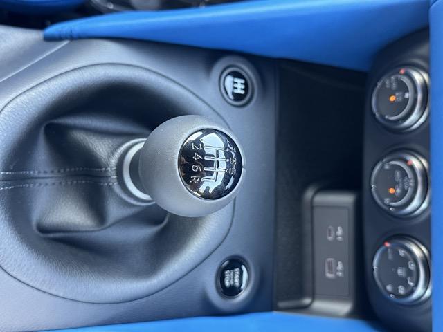 フェアレディZ バージョンST 6MT 内装色/ブルー NissanConnectナビゲーション ETC2.0 LEDヘッドランプ 本革巻ステアリング 3連サブメーター シートヒーター&パワーシート BOSEサウンドシステム(20枚目)
