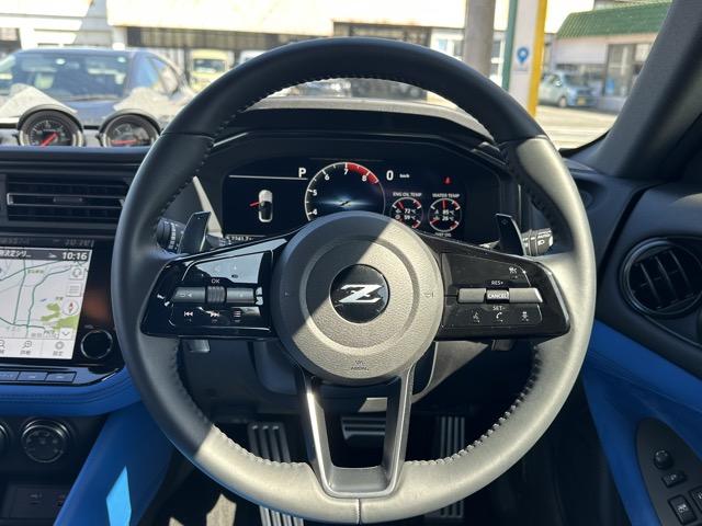 フェアレディZ バージョンST 9AT 内装色/ブルー NissanConnectナビゲーション ETC2.0 LEDヘッドランプ 本革巻ステアリング 3連サブメーター シートヒーター&パワーシート BOSEサウンドシステム(8枚目)