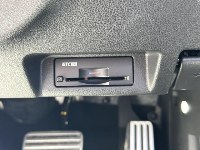 フェアレディZ バージョンST 9AT 内装色/ブルー NissanConnectナビゲーション ETC2.0 LEDヘッドランプ 本革巻ステアリング 3連サブメーター シートヒーター&パワーシート BOSEサウンドシステム(15枚目)