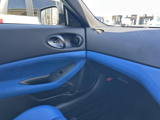 フェアレディZ バージョンST 9AT 内装色/ブルー NissanConnectナビゲーション ETC2.0 LEDヘッドランプ 本革巻ステアリング 3連サブメーター シートヒーター&パワーシート BOSEサウンドシステム(18枚目)
