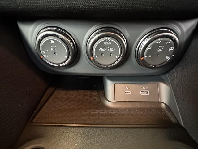 フェアレディZ ベースグレード 6MT NissanConnectナビ BOSEサウンド+アクティブサウンドコントロール/アクティブノイズコントロール ETC2.0 LEDヘッドランプ 3連サブメーター レーダー探知機&ドラレコ付(16枚目)