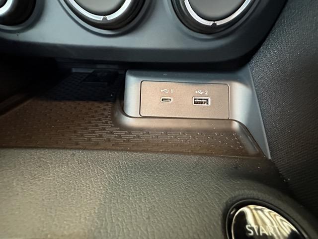 フェアレディZ ベースグレード 6MT NissanConnectナビ BOSEサウンド+アクティブサウンドコントロール/アクティブノイズコントロール ETC2.0 LEDヘッドランプ 3連サブメーター レーダー探知機&ドラレコ付(17枚目)