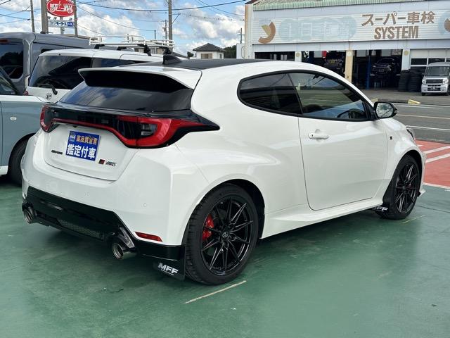 GRヤリス RZ ハイパフォーマンス 走行距離1,250km 4WD 6MT セーフティセンス LEDヘッドランプ ディスプレイオーディオ バックモニター ETC BBS製鍛造AW 本革巻ステアリング インタークーラースプレー(13枚目)