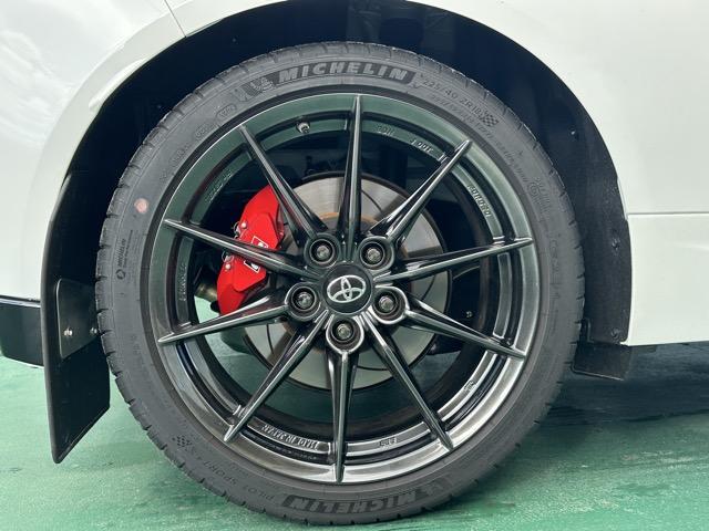 GRヤリス RZ ハイパフォーマンス 走行距離1,250km 4WD 6MT セーフティセンス LEDヘッドランプ ディスプレイオーディオ バックモニター ETC BBS製鍛造AW 本革巻ステアリング インタークーラースプレー(14枚目)
