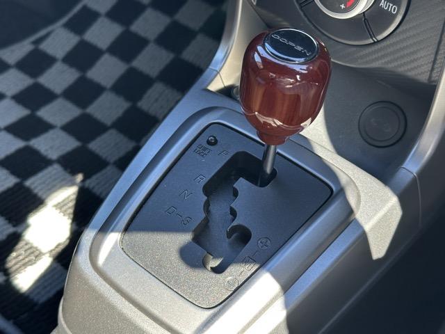 コペン ローブ CVT 社外ナビゲーション スマートキー LEDヘッドライト フルオートエアコン シートヒーター 革巻きハンドル アイドリングストップ フォグランプ オートライト(14枚目)