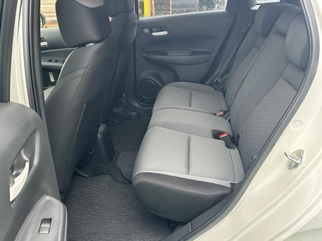 フィット e:HEVベーシック 走行距離1,611km 社外ナビ・バックモニター・ETC付 ホンダセンシング LEDヘッドランプ アダプティブクルーズコントロール 電子制御パーキングブレーキ オートブレーキホールド機能 スマートキー(7枚目)