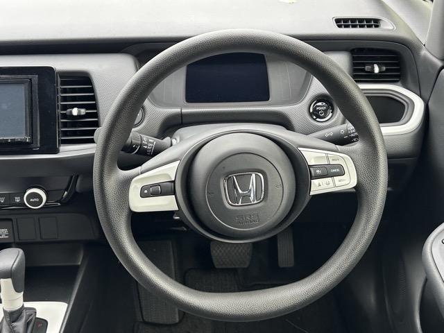 フィット e:HEVベーシック 走行距離1,611km 社外ナビ・バックモニター・ETC付 ホンダセンシング LEDヘッドランプ アダプティブクルーズコントロール 電子制御パーキングブレーキ オートブレーキホールド機能 スマートキー(9枚目)