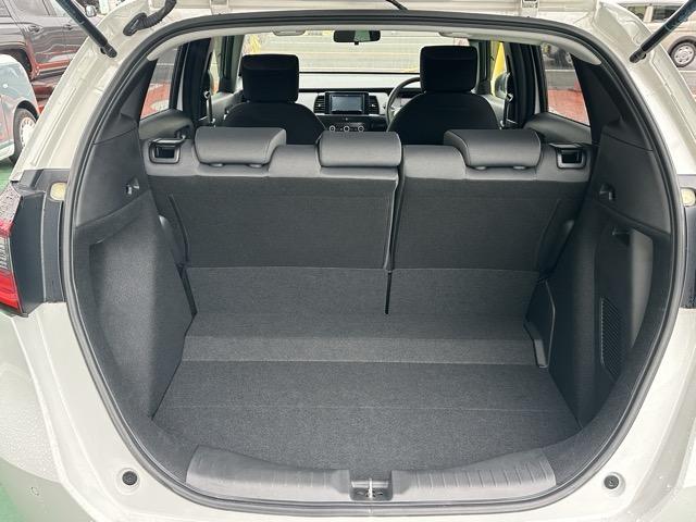 フィット e:HEVベーシック 走行距離1,611km 社外ナビ・バックモニター・ETC付 ホンダセンシング LEDヘッドランプ アダプティブクルーズコントロール 電子制御パーキングブレーキ オートブレーキホールド機能 スマートキー(11枚目)