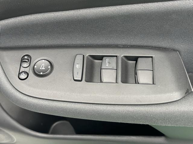 フィット e:HEVベーシック 走行距離1,611km 社外ナビ・バックモニター・ETC付 ホンダセンシング LEDヘッドランプ アダプティブクルーズコントロール 電子制御パーキングブレーキ オートブレーキホールド機能 スマートキー(16枚目)