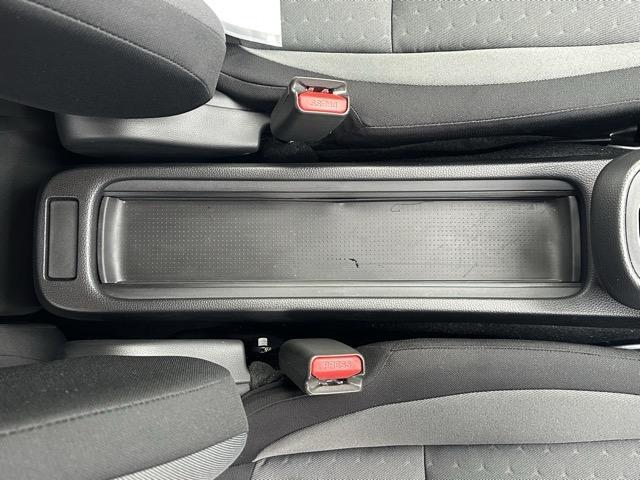 フィット e:HEVベーシック 走行距離1,611km 社外ナビ・バックモニター・ETC付 ホンダセンシング LEDヘッドランプ アダプティブクルーズコントロール 電子制御パーキングブレーキ オートブレーキホールド機能 スマートキー(21枚目)