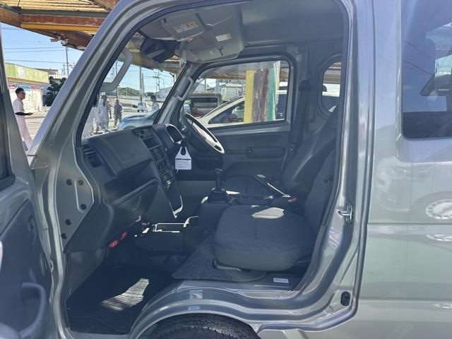 スーパーキャリイ X 2WD 5MT セーフティサポート フォグランプ ラジオデッキ キーレスエントリー 荷台作業灯 ルーフコンソール パワーウィンドウ オートライト メッキフロントグリル(6枚目)