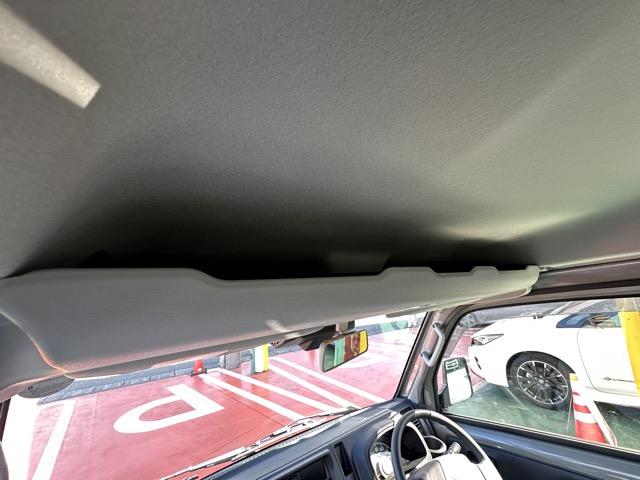 スーパーキャリイ X 2WD 5MT セーフティサポート フォグランプ ラジオデッキ キーレスエントリー 荷台作業灯 ルーフコンソール パワーウィンドウ オートライト メッキフロントグリル(10枚目)