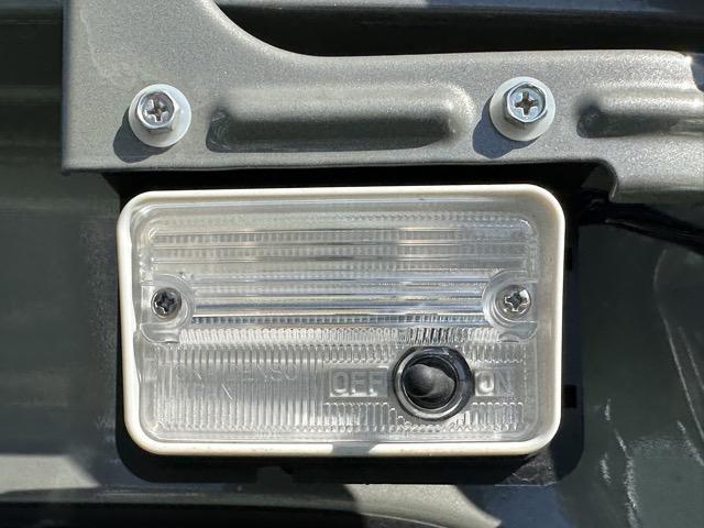 スーパーキャリイ X 2WD 5MT セーフティサポート フォグランプ ラジオデッキ キーレスエントリー 荷台作業灯 ルーフコンソール パワーウィンドウ オートライト メッキフロントグリル(14枚目)