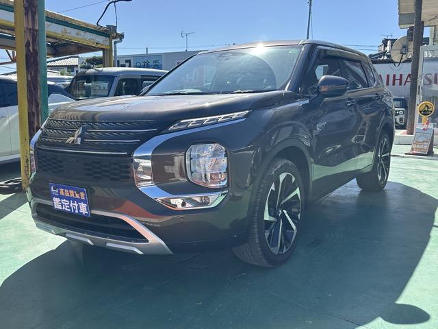 アウトランダーPHEV G 7人乗り 純正ナビゲーション e-Assist マイパイロット LEDヘッドランプ マルチアラウンドモニター エレクトリックテールゲート シートヒーター 本革巻ステアリング ロールサンシェード(4枚目)