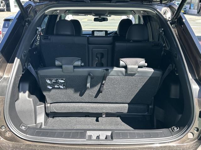 アウトランダーPHEV G 7人乗り 純正ナビゲーション e-Assist マイパイロット LEDヘッドランプ マルチアラウンドモニター エレクトリックテールゲート シートヒーター 本革巻ステアリング ロールサンシェード(13枚目)