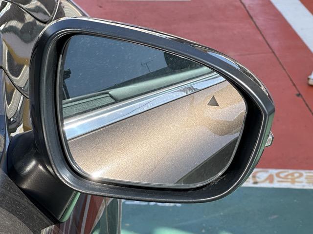 アウトランダーPHEV G 7人乗り 純正ナビゲーション e-Assist マイパイロット LEDヘッドランプ マルチアラウンドモニター エレクトリックテールゲート シートヒーター 本革巻ステアリング ロールサンシェード(19枚目)