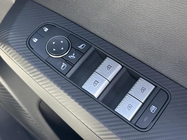 アウトランダーPHEV G 7人乗り 純正ナビゲーション e-Assist マイパイロット LEDヘッドランプ マルチアラウンドモニター エレクトリックテールゲート シートヒーター 本革巻ステアリング ロールサンシェード(20枚目)