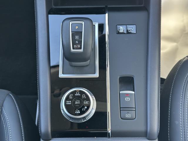 アウトランダーPHEV G 7人乗り 純正ナビゲーション e-Assist マイパイロット LEDヘッドランプ マルチアラウンドモニター エレクトリックテールゲート シートヒーター 本革巻ステアリング ロールサンシェード(23枚目)