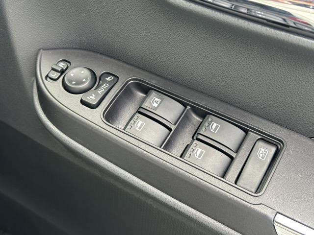 タント カスタムX スマートアシスト LEDヘッドランプ 両側パワースライドドア 電動パーキングブレーキ 運転席・助手席シートヒーター シートバックテーブル ロールサンシェード バックカメラ スマートキー(17枚目)