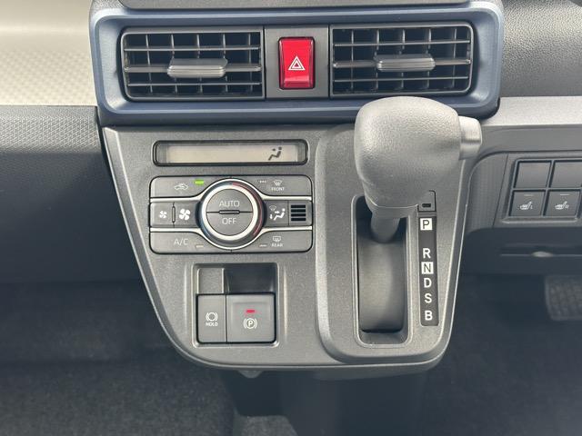 タント X スマートキー LEDヘッドライト 片側パワースライドドア フルオートエアコン シートヒーター USB充電ソケット ロールサンシェード シートバックテーブル バックカメラ オートライト 届出済未使用車(20枚目)