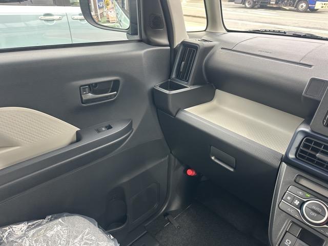 タント X スマートキー LEDヘッドライト 片側パワースライドドア フルオートエアコン シートヒーター USB充電ソケット ロールサンシェード シートバックテーブル バックカメラ オートライト 届出済未使用車(22枚目)