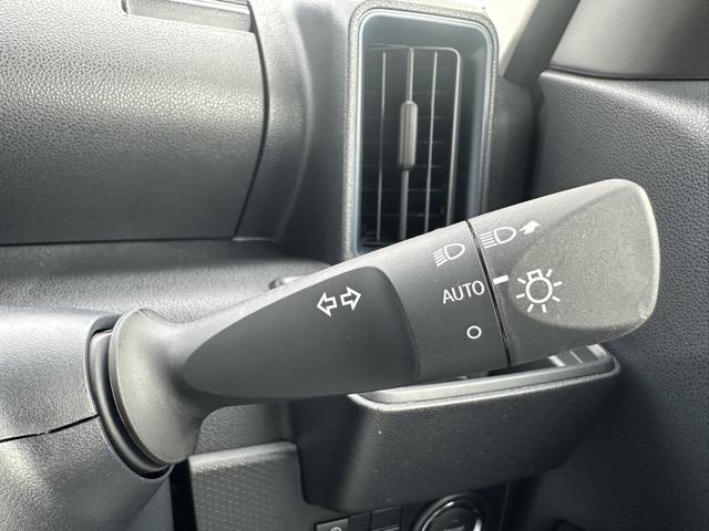 タント X スマートキー LEDヘッドライト 片側パワースライドドア フルオートエアコン シートヒーター USB充電ソケット ロールサンシェード シートバックテーブル バックカメラ オートライト 届出済未使用車(23枚目)