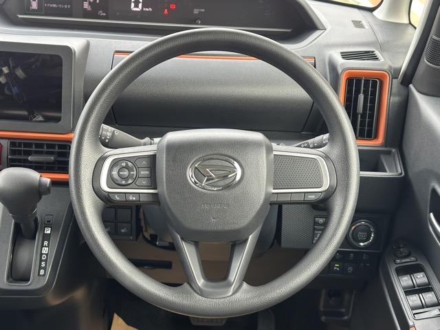 タント ファンクロス スマートキー LEDヘッドライト 両側パワースライドドア フルオートエアコン シートヒーター USB充電ソケット ロールサンシェード シートバックテーブル バックカメラ フォグランプ 届出済未使用車(9枚目)