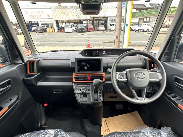 タント ファンクロス　スマートキー　ＬＥＤヘッドライト　両側パワースライドドア　フルオートエアコン　シートヒーター　ＵＳＢ充電ソケット　ロールサンシェード　シートバックテーブル　バックカメラ　フォグランプ　届出済未使用車（8枚目）