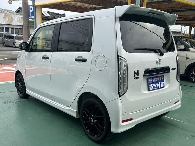 Ｎ－ＷＧＮカスタム Ｌ・ターボブラックスタイル　スマートキー　ＬＥＤヘッドライト　オートエアコン　シートヒーター　ＵＳＢ充電ソケット　電気式パーキングブレーキ　革巻きハンドル　オートクルーズコントロール　パドルシフト　フォグランプ　届出済未使用車（5枚目）