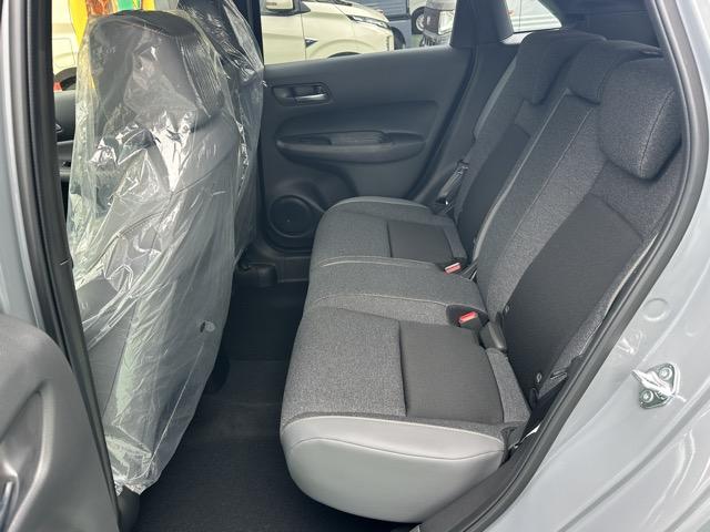 フィット RS ホンダセンシング LEDヘッドランプ 電子制御パーキングブレーキ オートブレーキホールド機能 本革巻ステアリング バックカメラ RS専用エクステリア&インテリア 液晶メーター 登録済未使用車(7枚目)