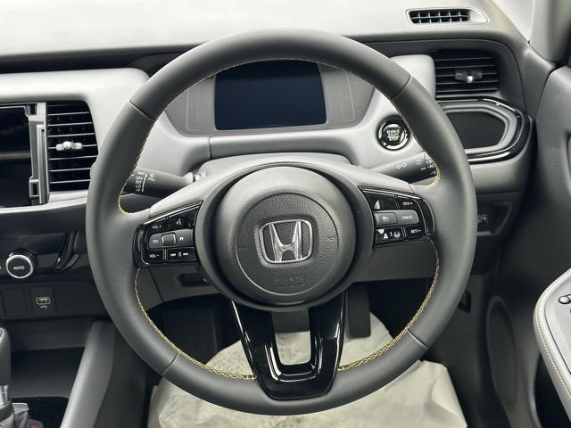 フィット RS ホンダセンシング LEDヘッドランプ 電子制御パーキングブレーキ オートブレーキホールド機能 本革巻ステアリング バックカメラ RS専用エクステリア&インテリア 液晶メーター 登録済未使用車(9枚目)