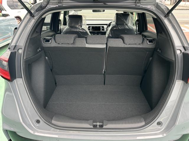 フィット RS ホンダセンシング LEDヘッドランプ 電子制御パーキングブレーキ オートブレーキホールド機能 本革巻ステアリング バックカメラ RS専用エクステリア&インテリア 液晶メーター 登録済未使用車(11枚目)