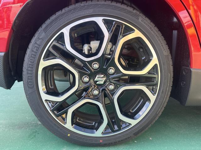 スイフトスポーツ ベースグレード　走行距離１０９ＫＭ　セーフティサポート装着車　６ＭＴ　スマートキー　ＬＥＤヘッドライト　フルオートエアコン　シートヒーター　革巻きハンドル　オートクルーズコントロール　フォグランプ　ディーラー試乗車（13枚目）