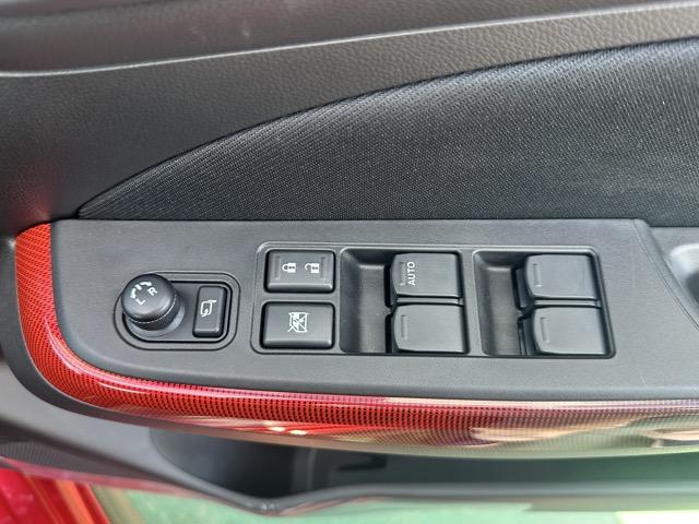 スイフトスポーツ ベースグレード　走行距離１０９ＫＭ　セーフティサポート装着車　６ＭＴ　スマートキー　ＬＥＤヘッドライト　フルオートエアコン　シートヒーター　革巻きハンドル　オートクルーズコントロール　フォグランプ　ディーラー試乗車（14枚目）